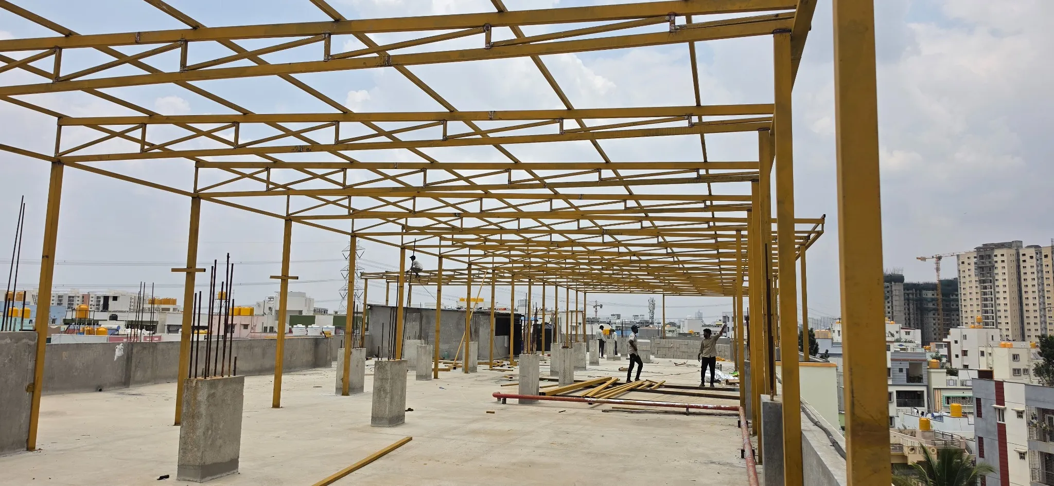 Large steel roof framework supported by concrete columns