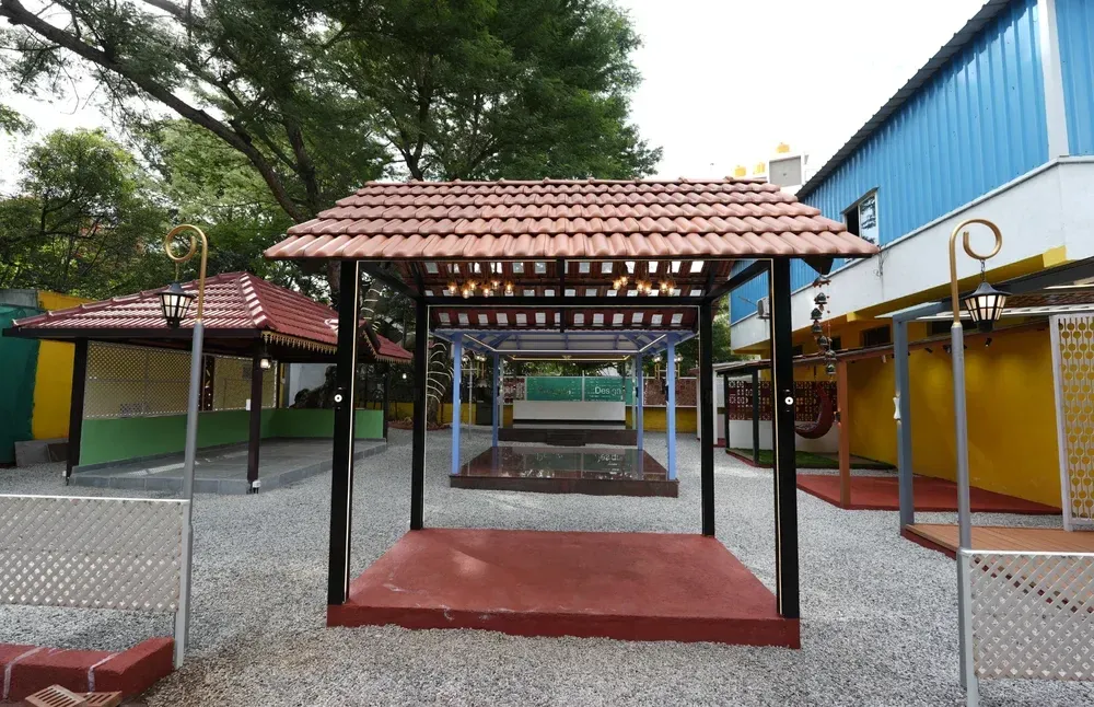 Banaswadi Experience Centre courtyard with full-scale pergola displays